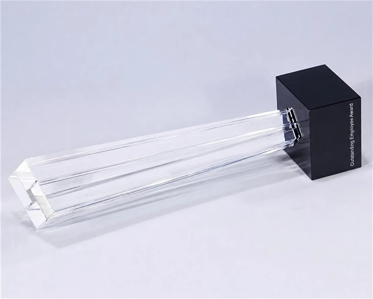 vertical-obelisk-crystal-trophy-on-black2178c vertical-obelisk-crystal-trophy-on-black2178c